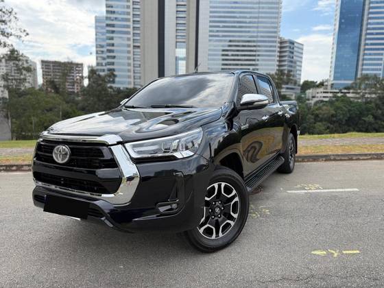 TOYOTA HILUX 2.8 SRX 4X4 CD 16V DIESEL 4P AUTOMÁTICO TOYOTA HILUX 2.8 SRX 4X4 CD 16V DIESEL 4P AUTOMÁTICO